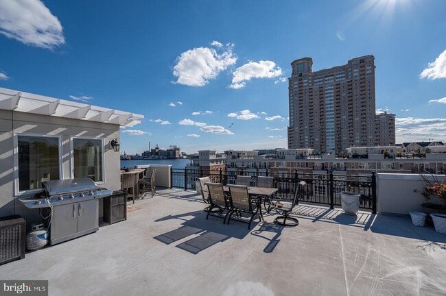 Building Photo - 621 Ponte Villas N