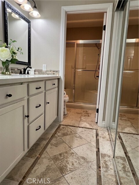 Building Photo - 10 Mansera Pl