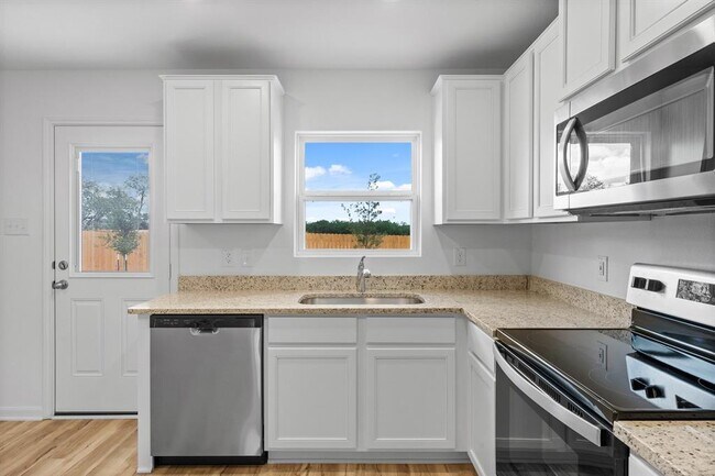 Building Photo - 308 Low Pasture Trl