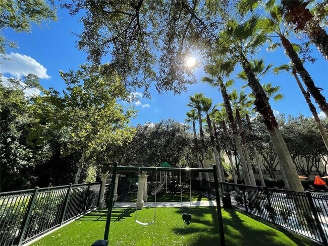 Building Photo - 1020 Siena Park Blvd W