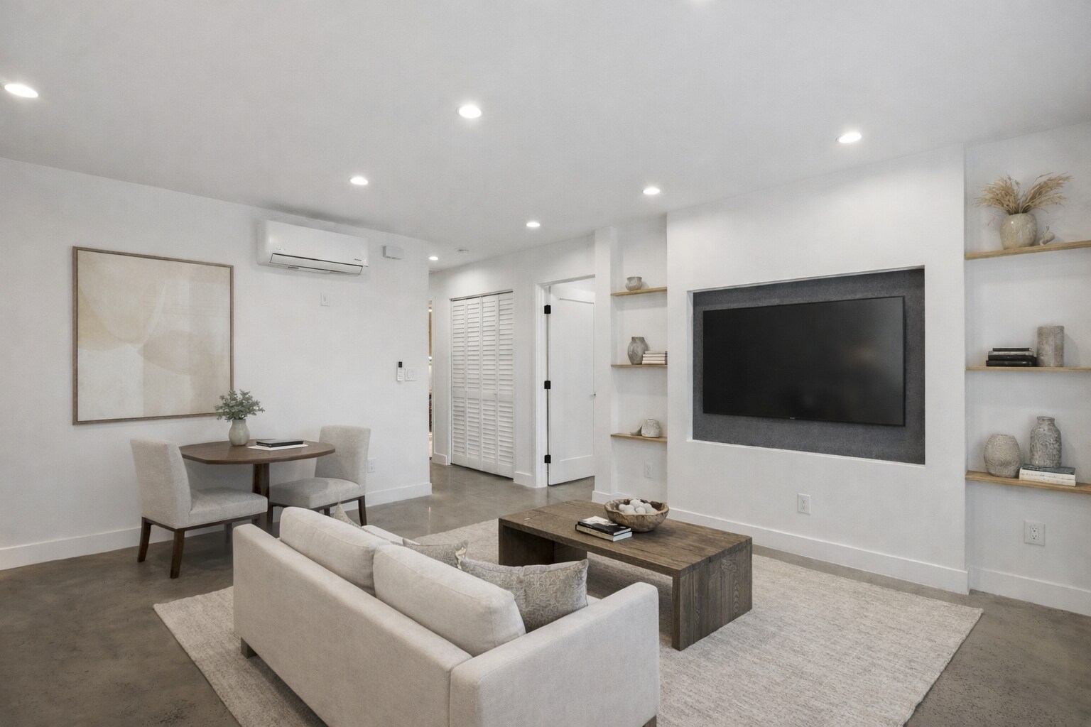 Living room - 7314 Fallbrook Ave