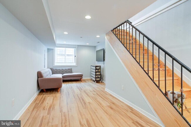 Building Photo - 1509 Dorrance St
