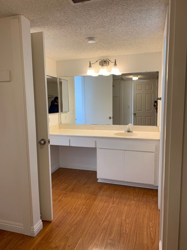 Building Photo - Bright, comfortable, and spacious one bedroom Condominium