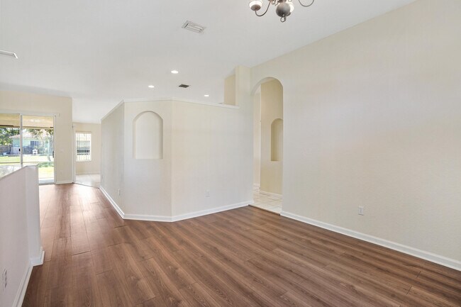 Building Photo - 766 SW Duxbury Ave