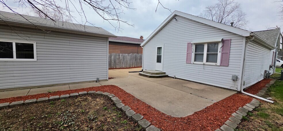 Building Photo - 3803 Granville Ave