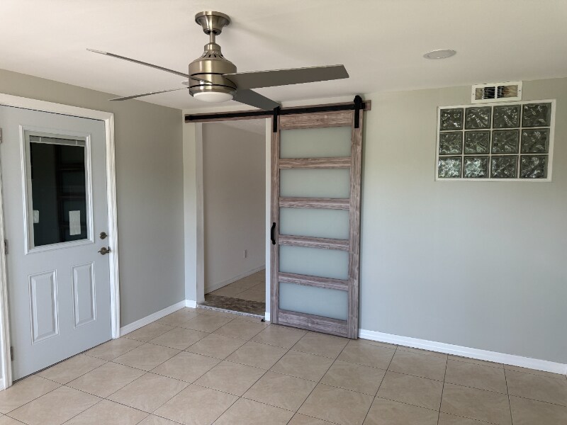 Building Photo - 8771 Bay Pointe Dr