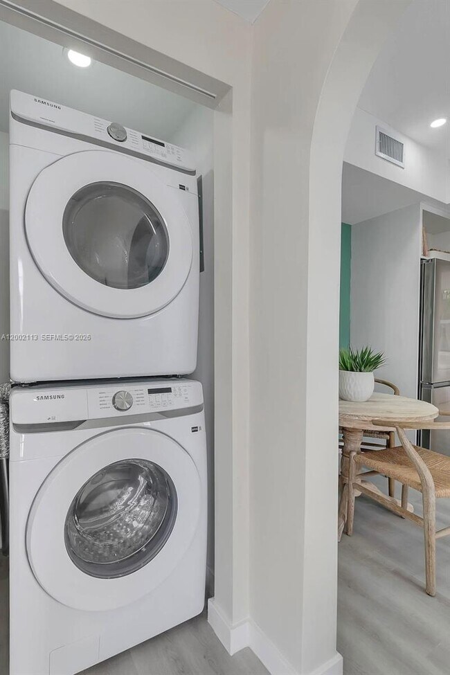 Building Photo - 1852 SW 22nd Terrace