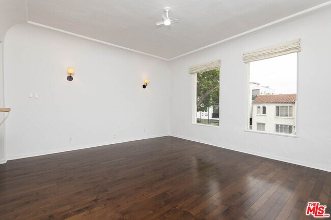 Building Photo - 418 N Curson Ave