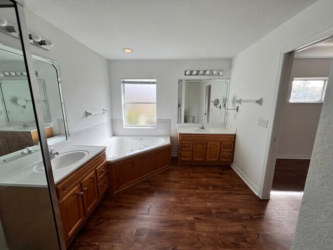 Building Photo - 10900 SW 45th Terrace