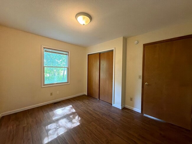 Building Photo - 218 Stonewall Ct