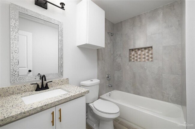 Building Photo - 14 Frio Ave