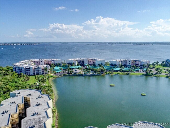 Building Photo - 5799 NE Island Cove Way