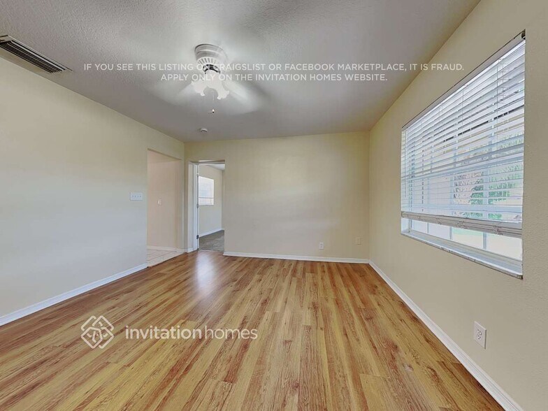 Building Photo - 7605 W Caracas St