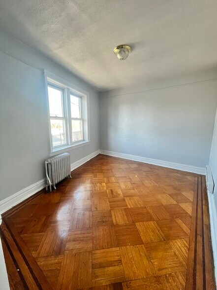 326 Summit Ave 402 - 333 Summit Ave
