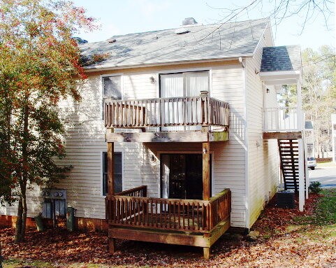 Building Photo - 355 W Oak Ave