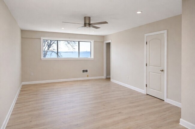 Building Photo - 5315 Bayway Dr