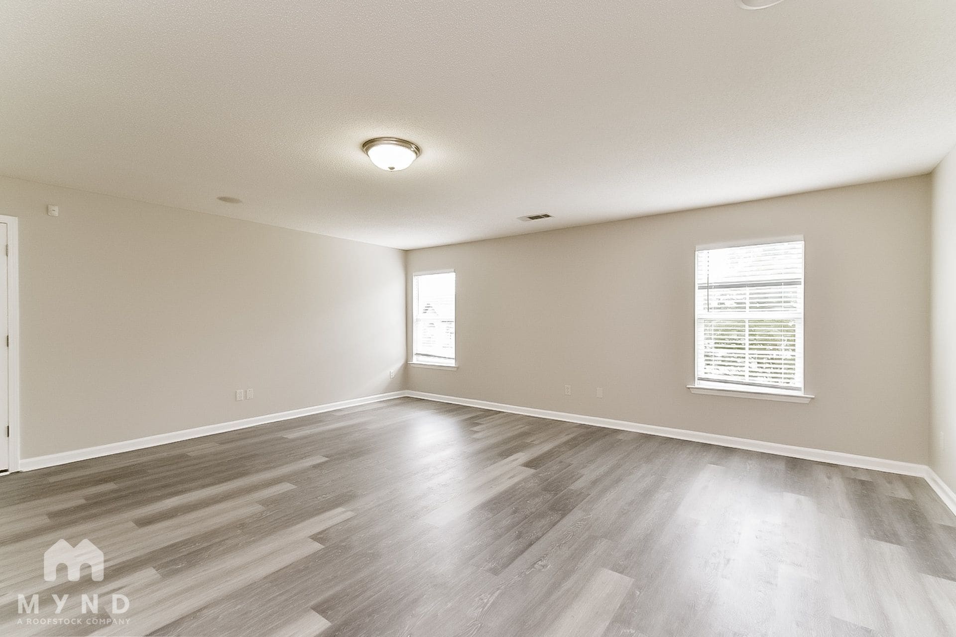 Building Photo - 4050 Sidlehill Dr