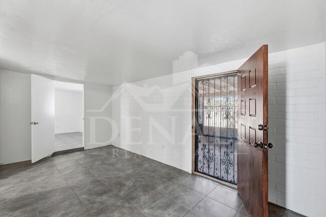 Building Photo - 1808 W Caravelle Rd