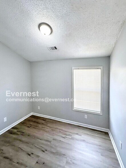 Building Photo - 8625 Thomas Ln