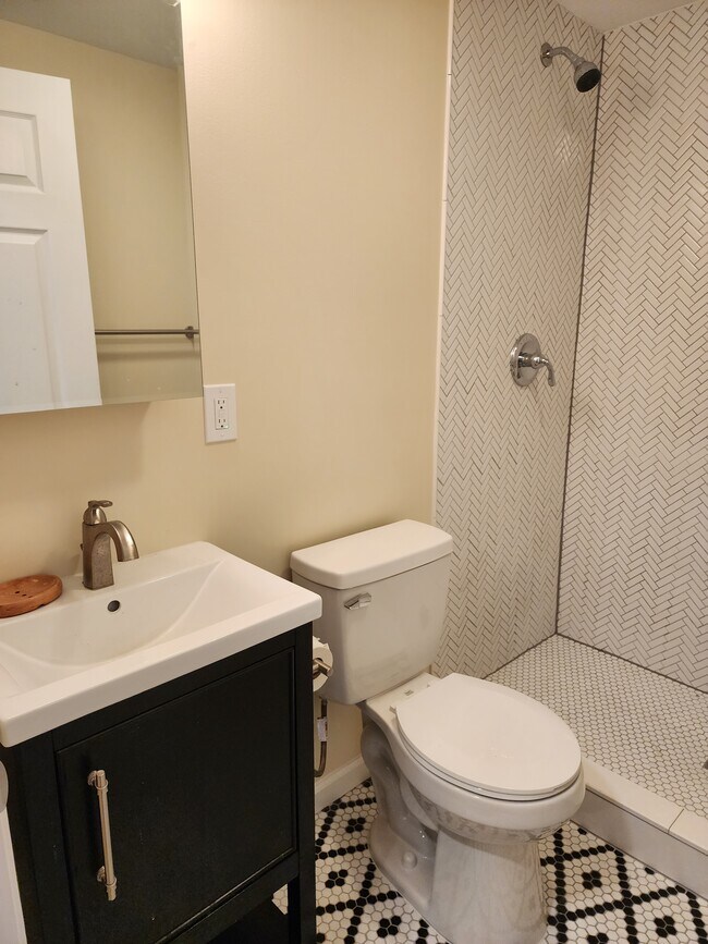 Building Photo - 205 15th St NE