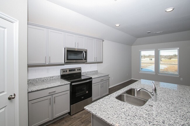Building Photo - 606 Comanche Dr
