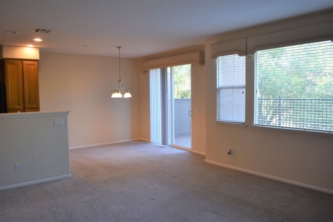 Building Photo - 3 Bedroom 2.5 Bath Townhome in Gated Community of Courtyards at Escala- Mission Valley