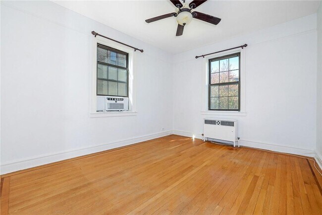 Building Photo - 14 N Chatsworth Ave