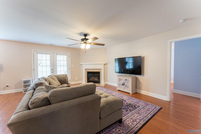 Building Photo - 2524 Oak Pl Dr SE