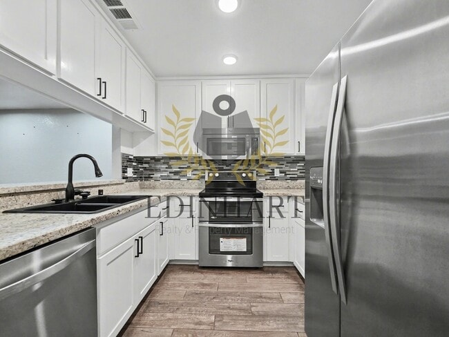 Building Photo - 4885 N Backer Ave