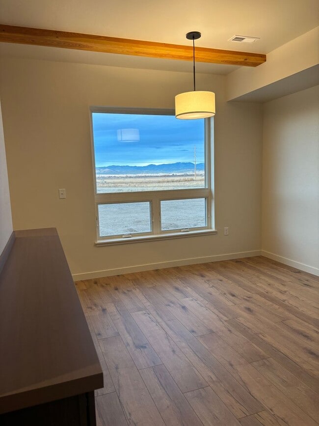 Building Photo - New, Pet Friendly, 2 bed 2 bath Townhouses!