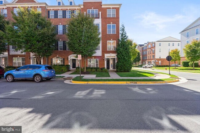 Building Photo - 43085 Thoroughfare Gap Terrace