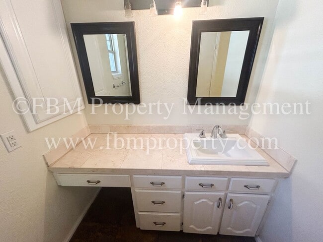 Building Photo - 105 Sunset Cir