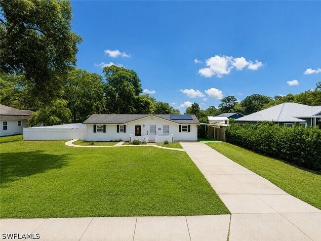 Building Photo - 655 Pointview Rd