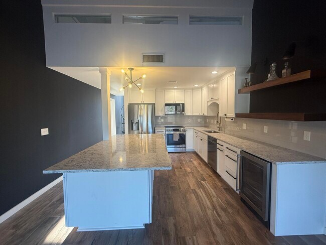 Building Photo - 300 Yacht Club Dr