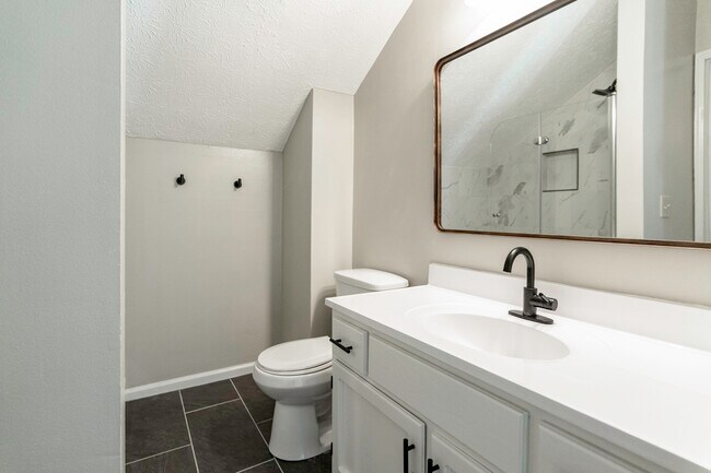 Full Bathroom - 67 Groton Dr