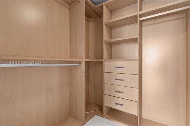 Building Photo - 900 Biscayne Blvd