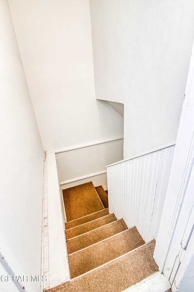 Building Photo - 1701 Elm St