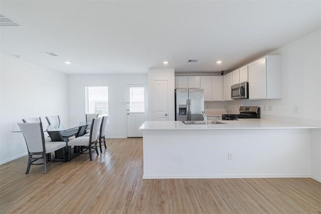 Building Photo - 3110 Spanish Oak Ln