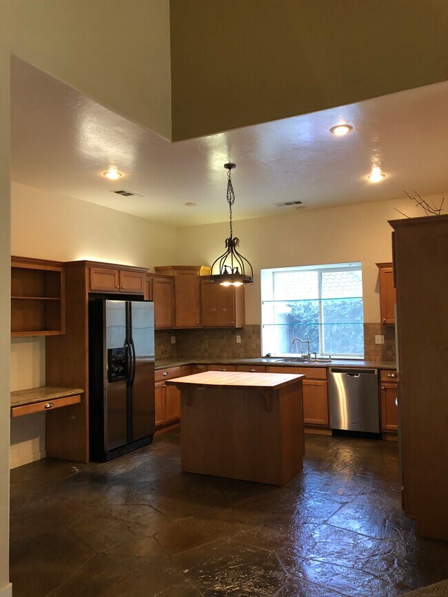 Building Photo - 2011 S Cottonwood St