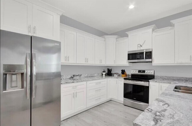 Building Photo - 405 S Westland Ave