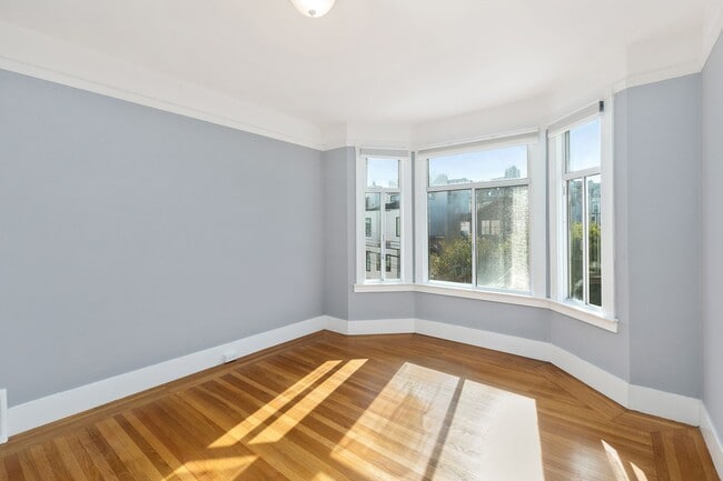 Building Photo - 2272 Greenwich St