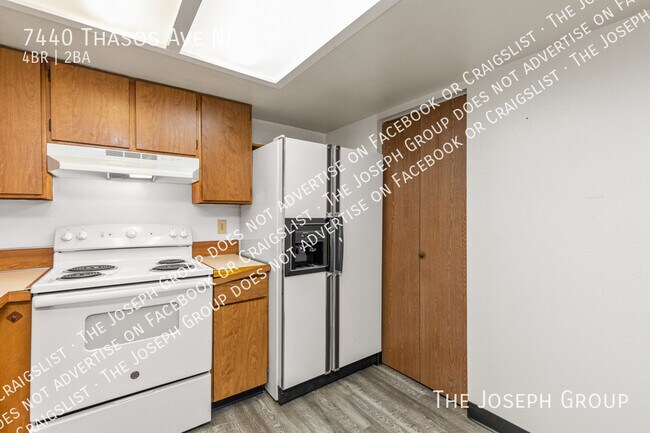 Building Photo - 7440 Thasos Ave NE