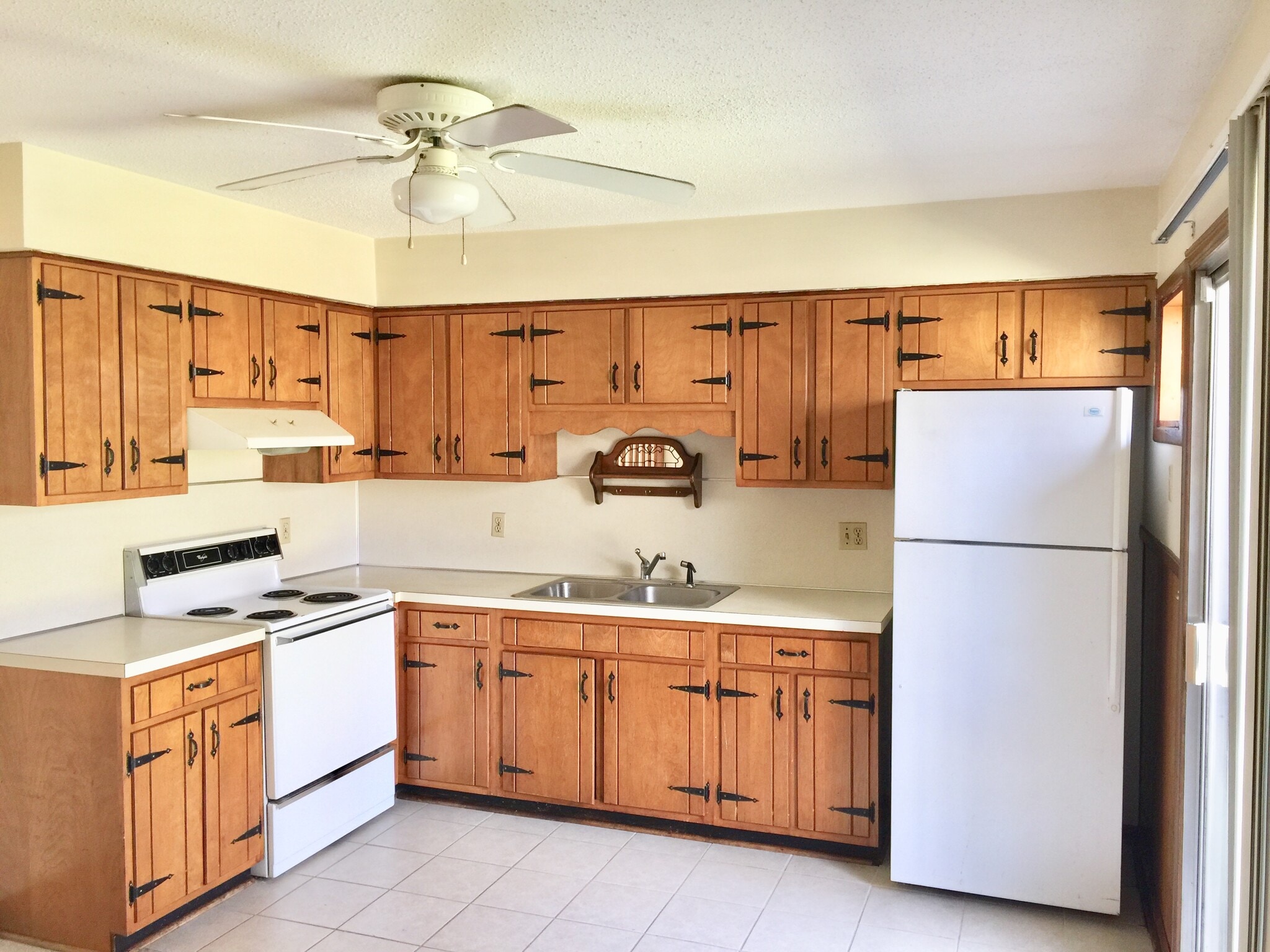 Kitchen - 963 Brynwood Dr
