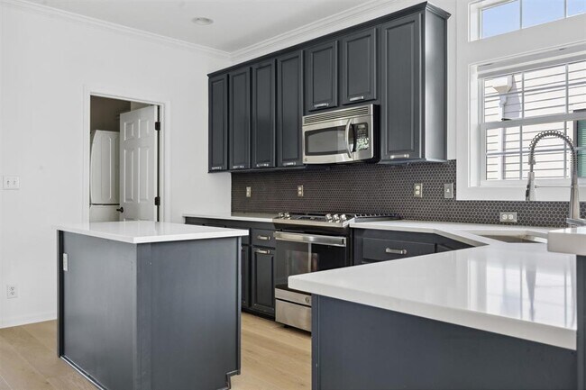 Building Photo - 2417 Euclid Ave