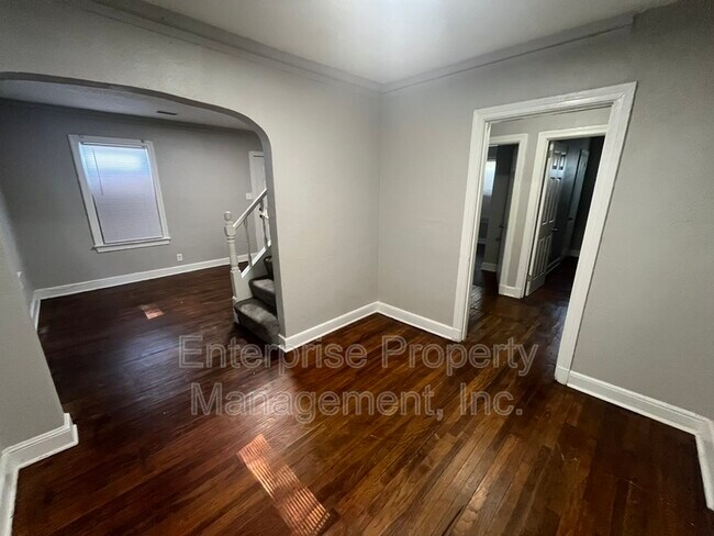 Building Photo - 2447 Twain Ave