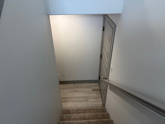 Building Photo - 1160 Marathon Dr