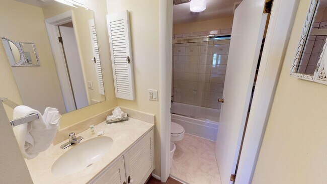 Building Photo - 401 W La Bonte St
