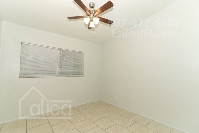 Building Photo - Charming 3/2 with Carport in Sanford