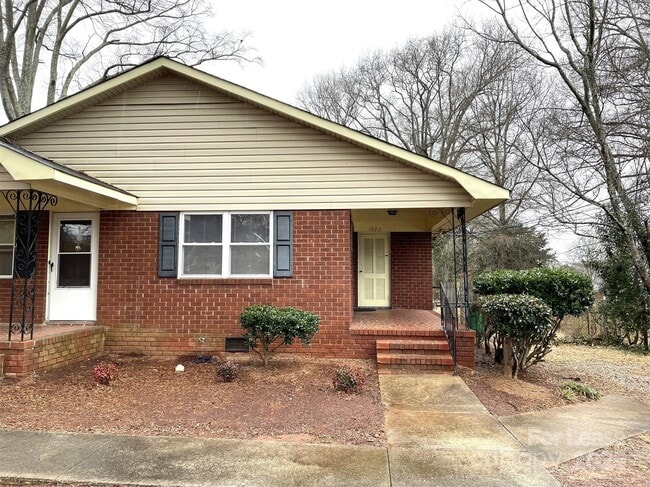 Primary Photo - 1522 Browns Ave