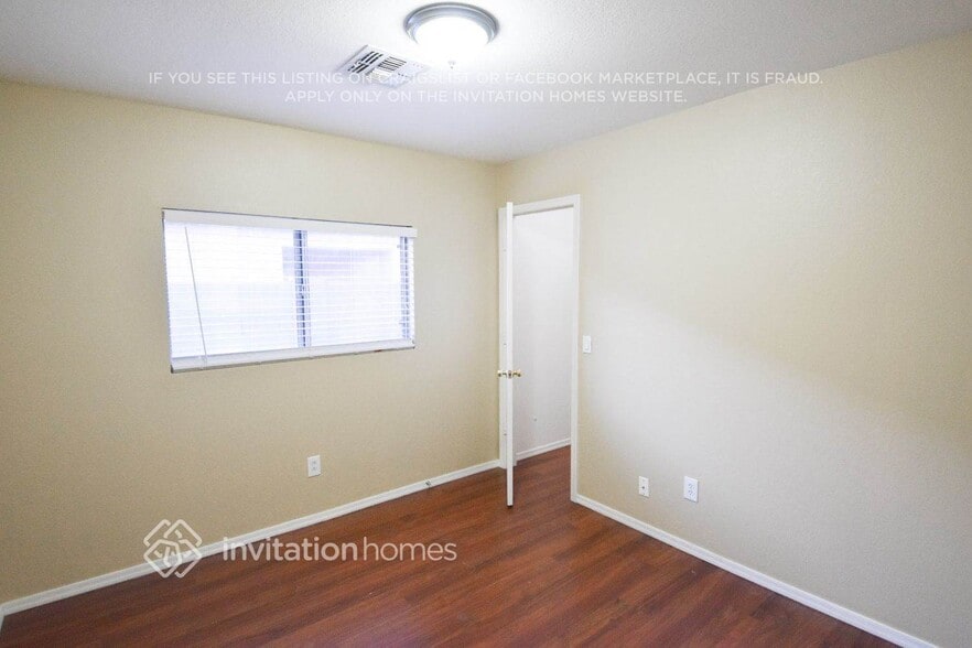 Building Photo - 3021 W Running Deer Trl